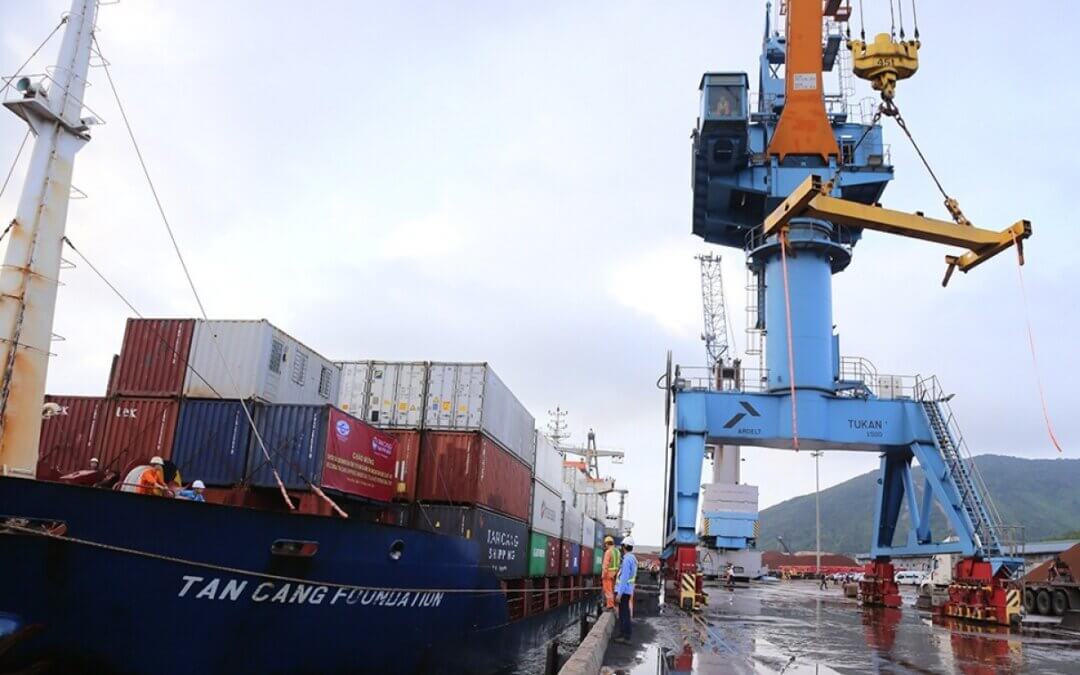 Một số cảng biển có thể được áp giá bốc dỡ container thấp hơn quy định