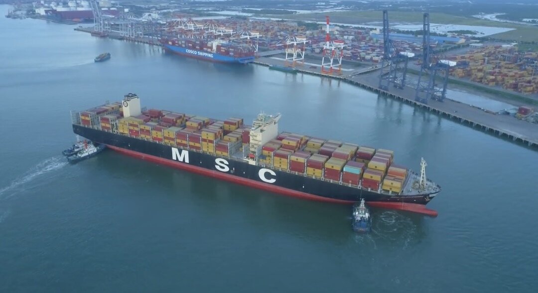 Tàu siêu lớn cập cảng quốc tế ở Bà Rịa – Vũng Tàu